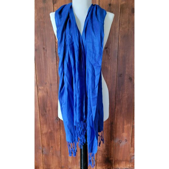 Liz Claiborne Blue Scarf 100% Rayon Fringe Soft Lush Wrap Shawl Women Accessory - Picture 5 of 7